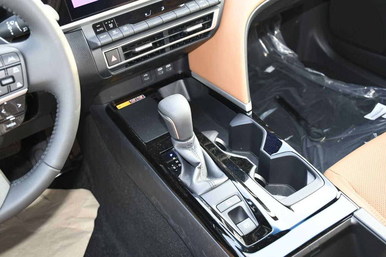 تويوتا كامري 2.5L V4 GLE Petrol ! Rader ! BSM ! Panoramic