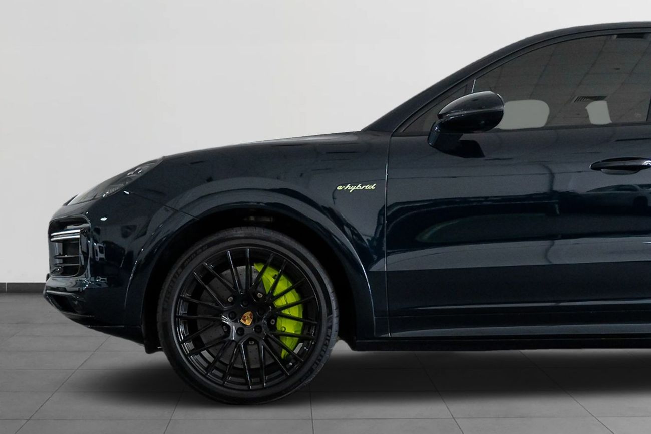 Porsche Cayenne 2020 Porsche Cayenne Coupe Turbo S E Hybrid / Porsche Warranty