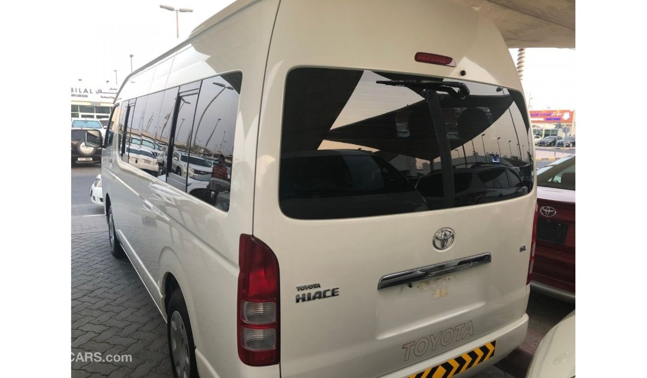 تويوتا هاياس Toyota Hiace Highroof Bus 15 seater, A/T, model:2012. Free of accident.only done 2300 km