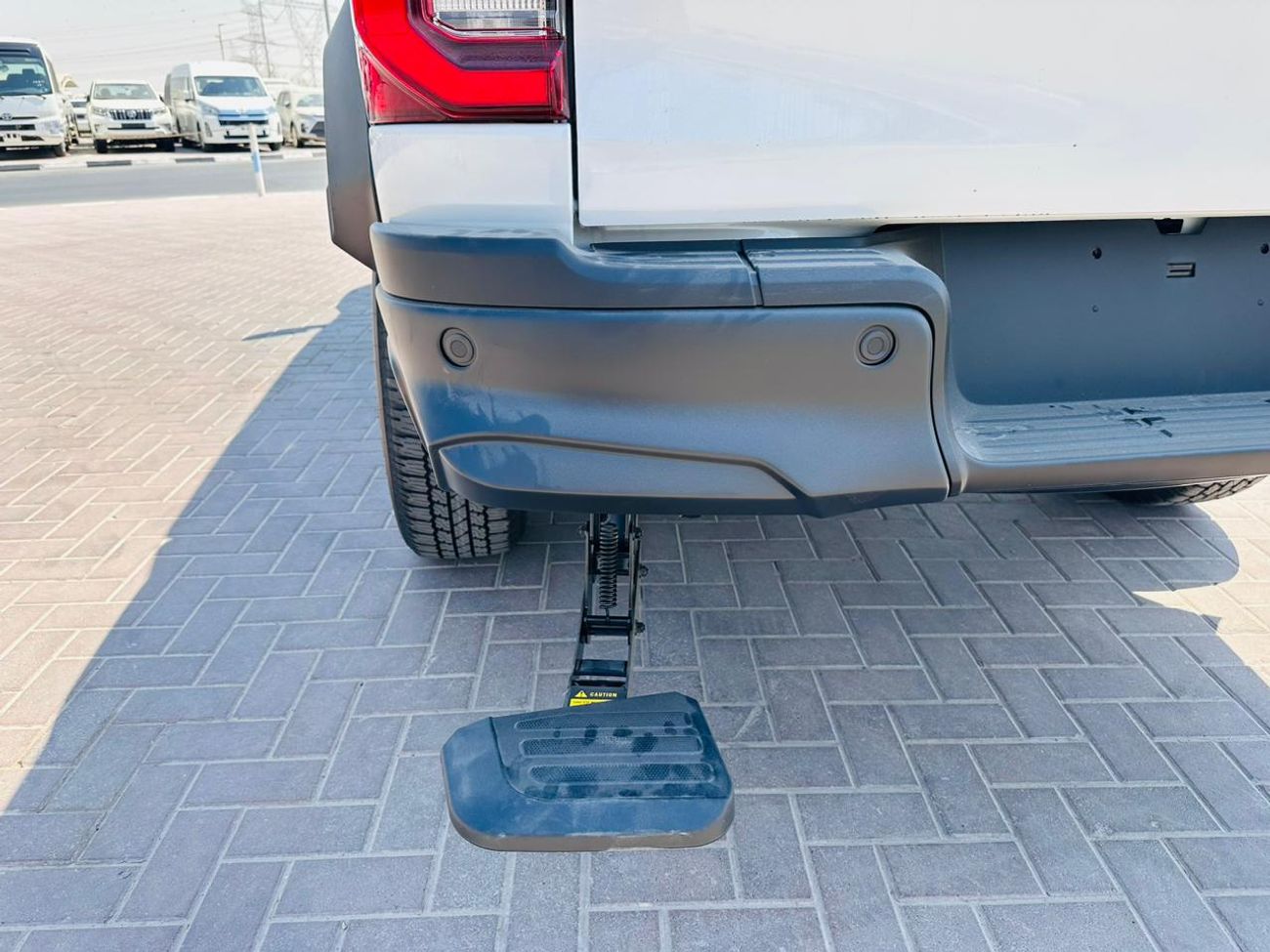 تويوتا هيلوكس TOYOTA HILUX D/CAB P/UP 4X4 4.0L PETROL GR-S WITH REAR STEP 2025