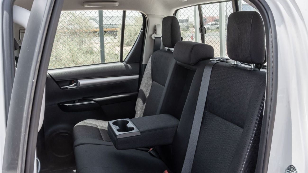 Toyota Hilux 2026 Toyota Hilux 2.4L MT Diesel DC (White-Black)