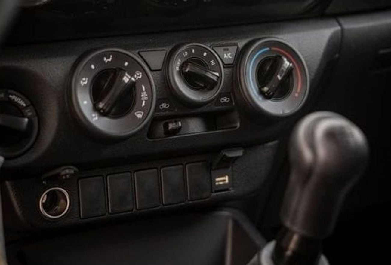 تويوتا هيلوكس GL 2.7L Double Cab Utility 4WD
