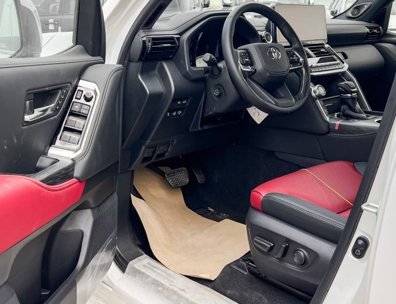 تويوتا لاند كروزر Toyota Land Cruiser VXR 3.5L Twin Turbo Omani 2026
