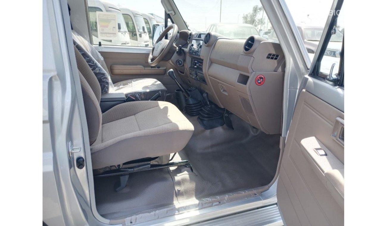 Toyota Land Cruiser Hard Top 4.0L V6 (2 Doors + Winch + alloy + overfenders)