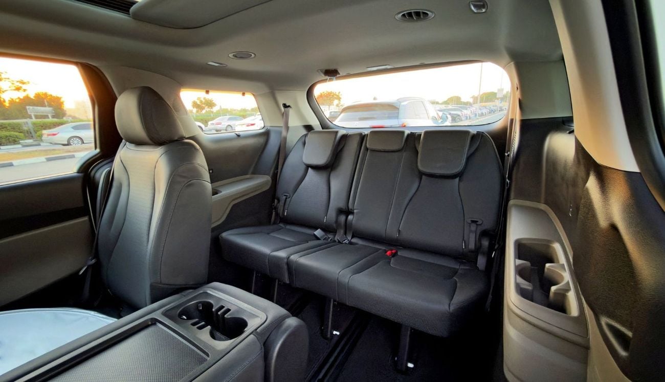 Kia Carnival EX DLX