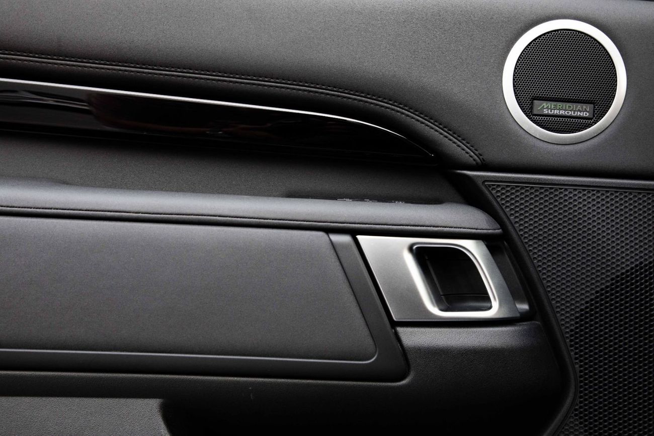 Land Rover Discovery R-Dynamic HSE HSE | 4,112 P.M  | 0% Downpayment | Excellent Condition!