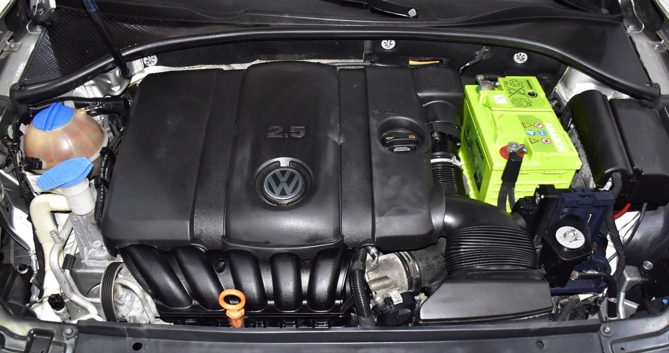 Volkswagen Passat SEL EXCELLENT DEAL for our Volkswagen Passat ( 2013 Model ) in Silver Color Canadian Specs