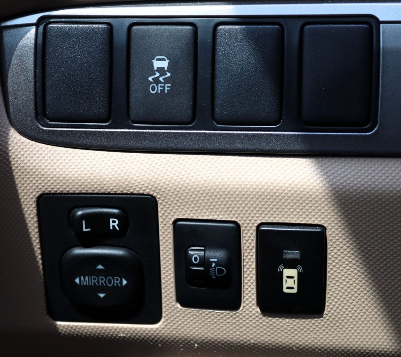 Toyota Previa ACCIDENTS FREE - GCC - ORIGINAL PAINT - S - PERFECT CONDITION INSIDE OUT