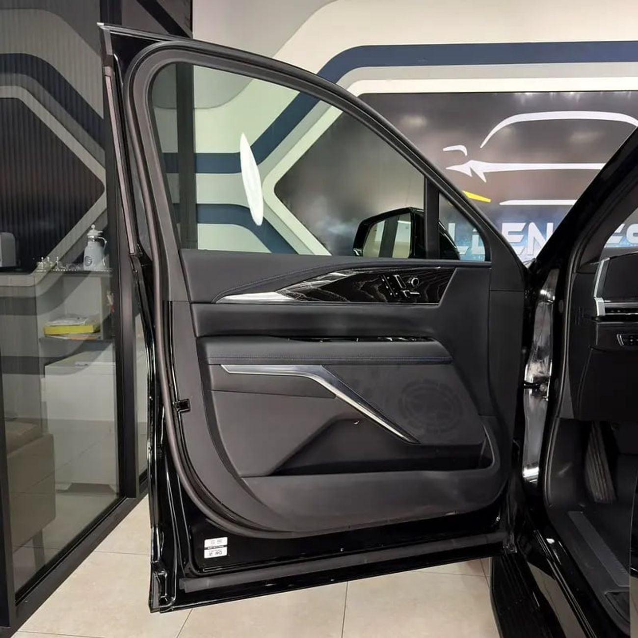 كاديلاك إسكالاد IQL - 1000E4