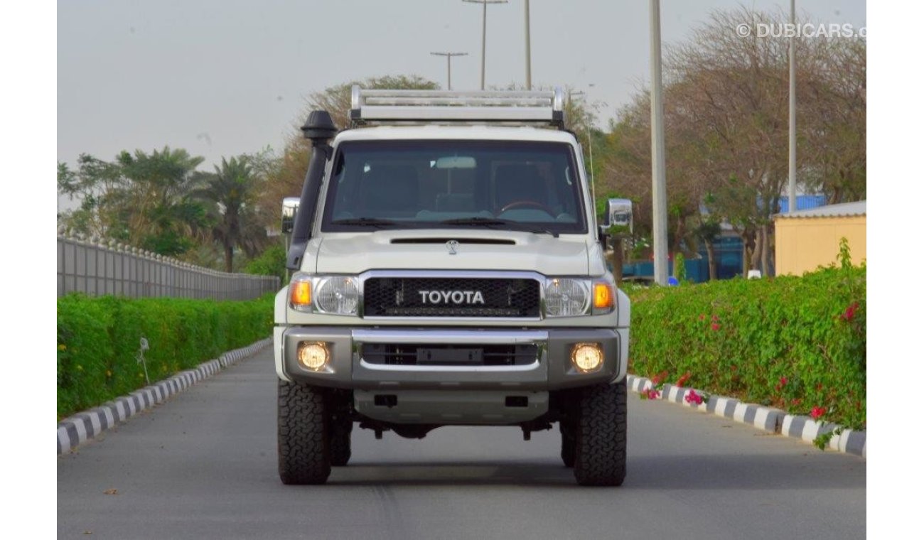 Toyota Land Cruiser 76 hardtop Diesel- Sahara Edition