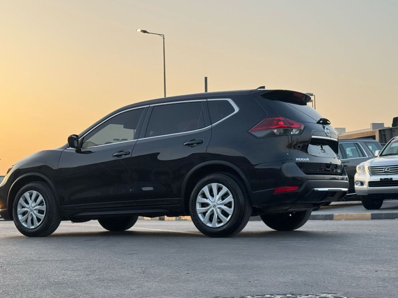 نيسان روج ممتازة من الداخل و الخارج