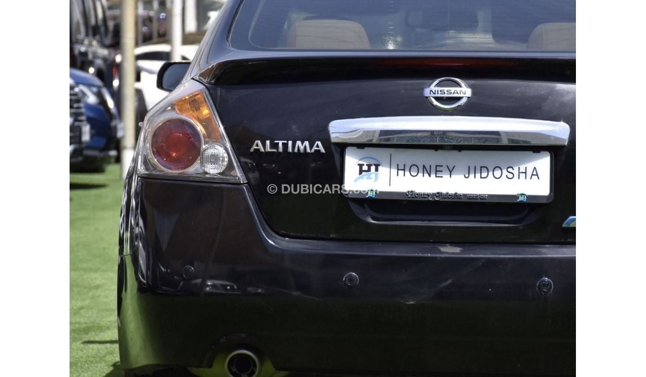 Nissan Altima EXCELLENT DEAL for our Nissan Altima 2.5 S ( 2012 Model ) in Black Color GCC Specs