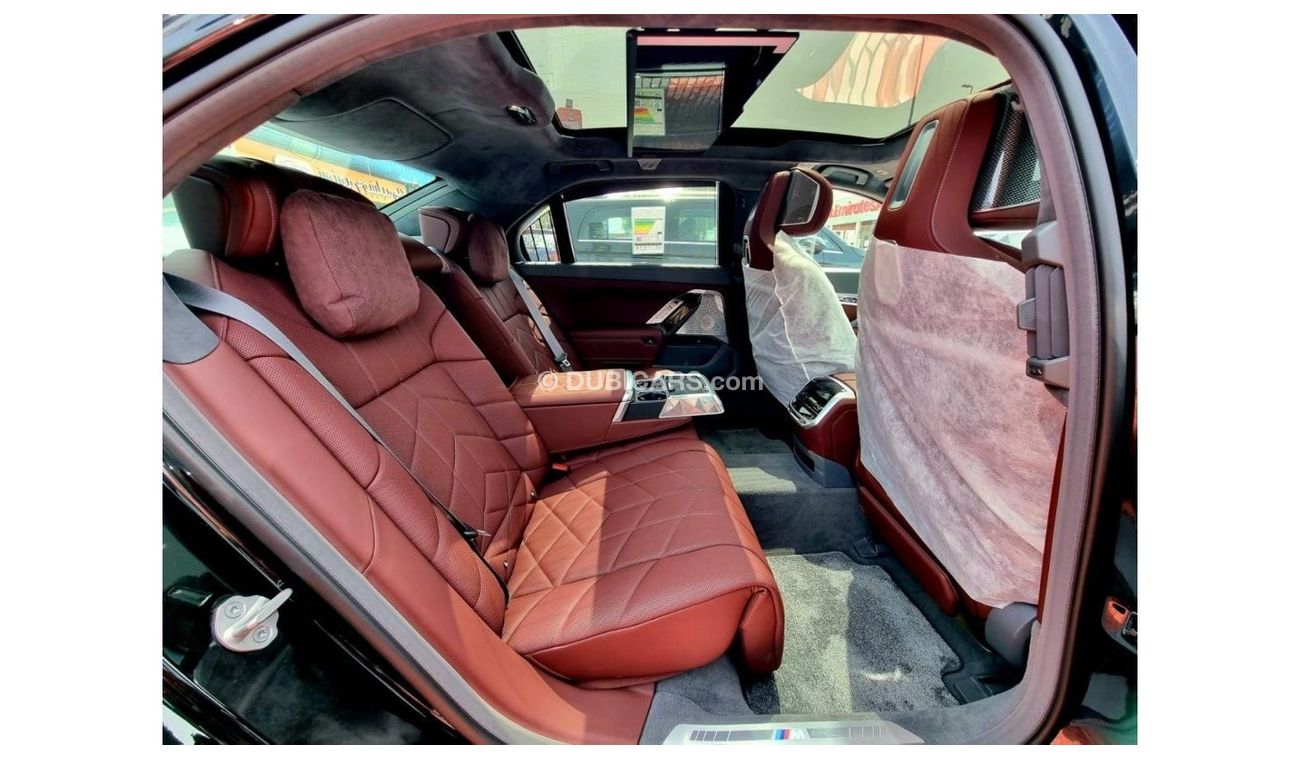 بي أم دبليو 760Li i xDrive 5 Years W&S  M Sport 2023 GCC