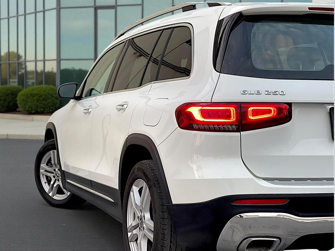 Mercedes-Benz GLB 250 4MATIC 2.0L (221 HP) AED 1,560 PM | MERCEDES GLB250 4MATICI 2023 | ORIGINAL PAINT | LOW MILEAGE| 0%