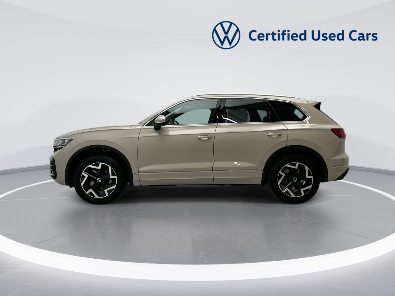 Volkswagen Touareg 3.0T TL (340 HP) Touareg Elegance + (REF#02757) - 44,100 AED SAVINGS from New Car