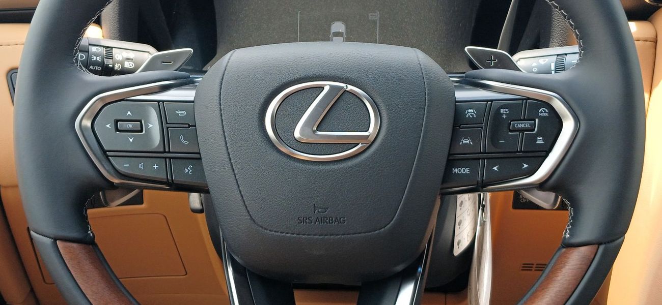 لكزس LX 700h SIGNATURE