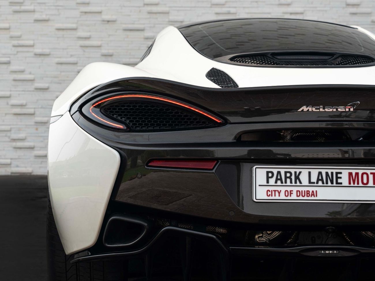 McLaren 570GT AED 13,933 PM • 570 GT CARBON FIBER • ONLY 51,000 KMS • 3.8L TURBOCHARGED V8