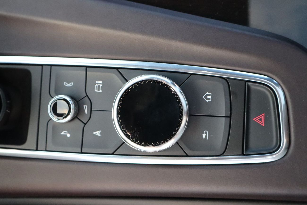 Cadillac Escalade Premium Luxury Platinum 6.2L 4WD