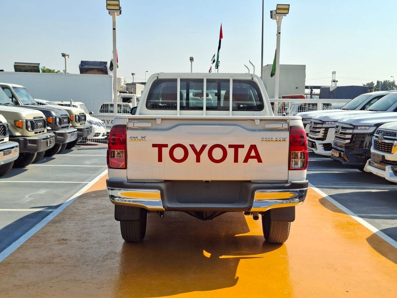 تويوتا هيلوكس Toyota Hilux DLX 2.7L AT PETROL 4X4 DOUBLE CABIN