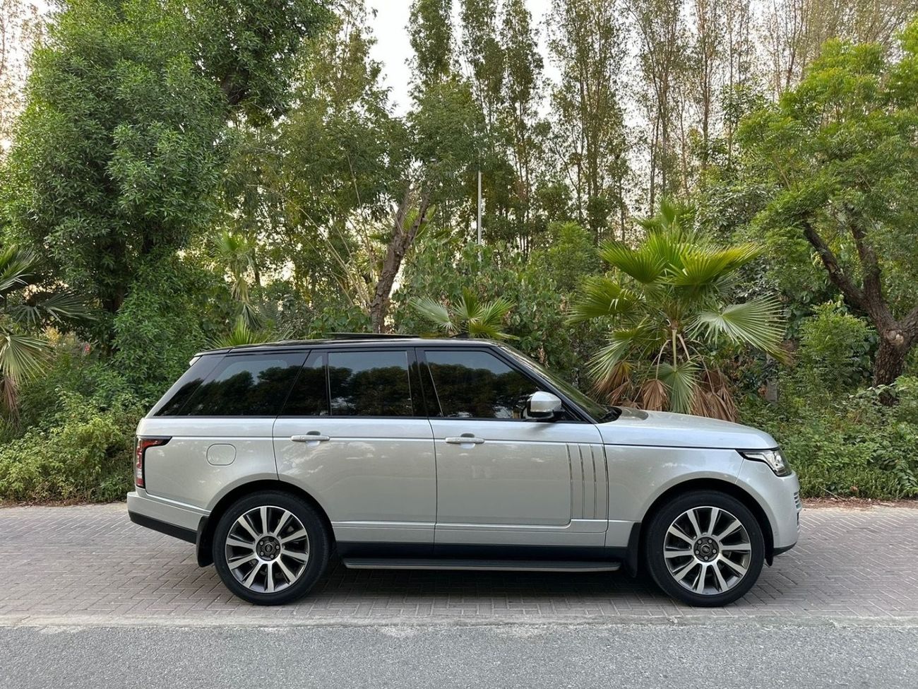 Land Rover Range Rover Vogue SE 5.0L V8 510 hp - Supercharged - 2015 - One Owner - Perfect Condition