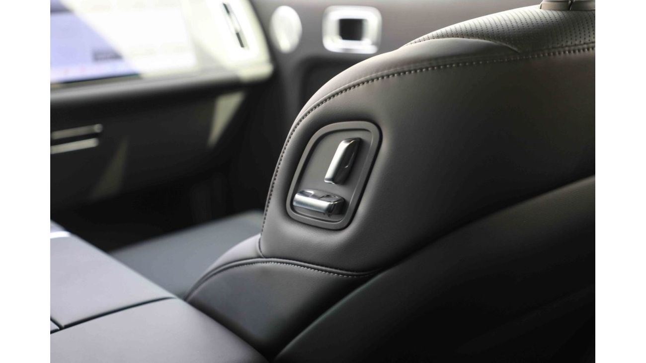 Li Auto L7 2024 Li Auto L7 PRO 1.5 Plug-in Hybrid - Black inside Black | Export Only