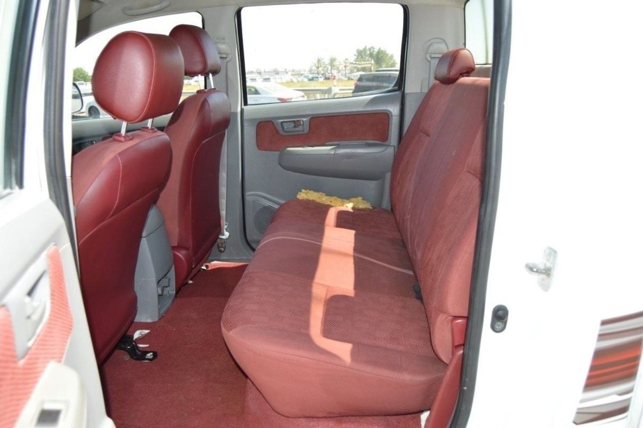 Toyota Hilux Clean car left drive