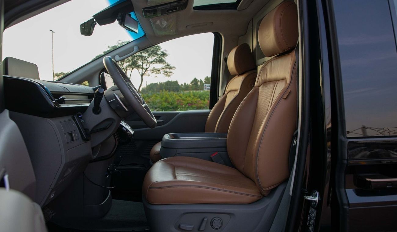 Hyundai Staria VIP 4-seater/GCC/2 Years Warranty/2022