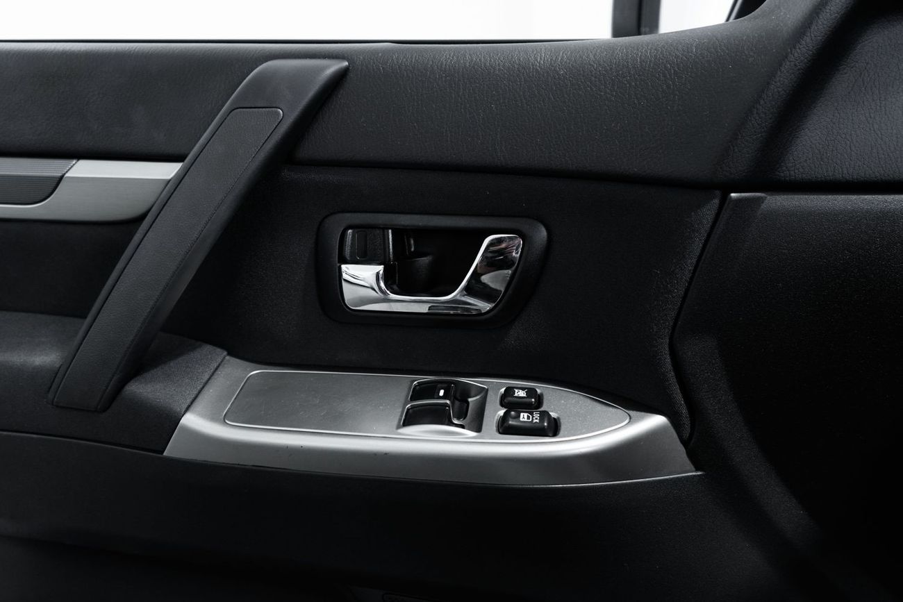 ميتسوبيشي باجيرو GLS 3.5L (186 HP) (5 Seater)