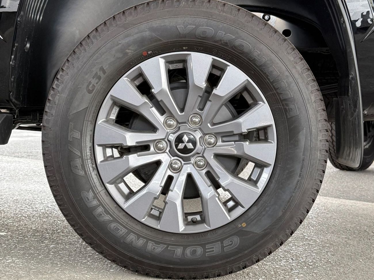 ميتسوبيشي L200 2025 MITSUBISHI L200 PETROL  FULL OPTION **EXPORT ONLY**التصدير فقط خارج الخليج***