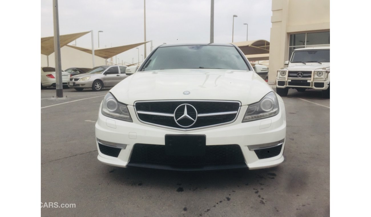 مرسيدس بنز C 63 AMG مرسيدس C63AMG موديل 2012 السياره حاله الوكاله من الداخل والخارج فل اوبشن صبغه الوكاله