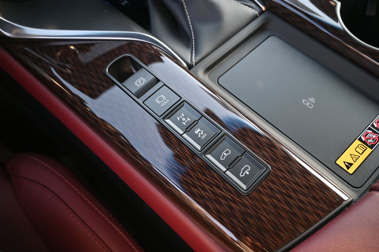 Lexus LX600 SIGNATURE Turbo Sport, 3.5L Twin-Turbo V6, Color Black
