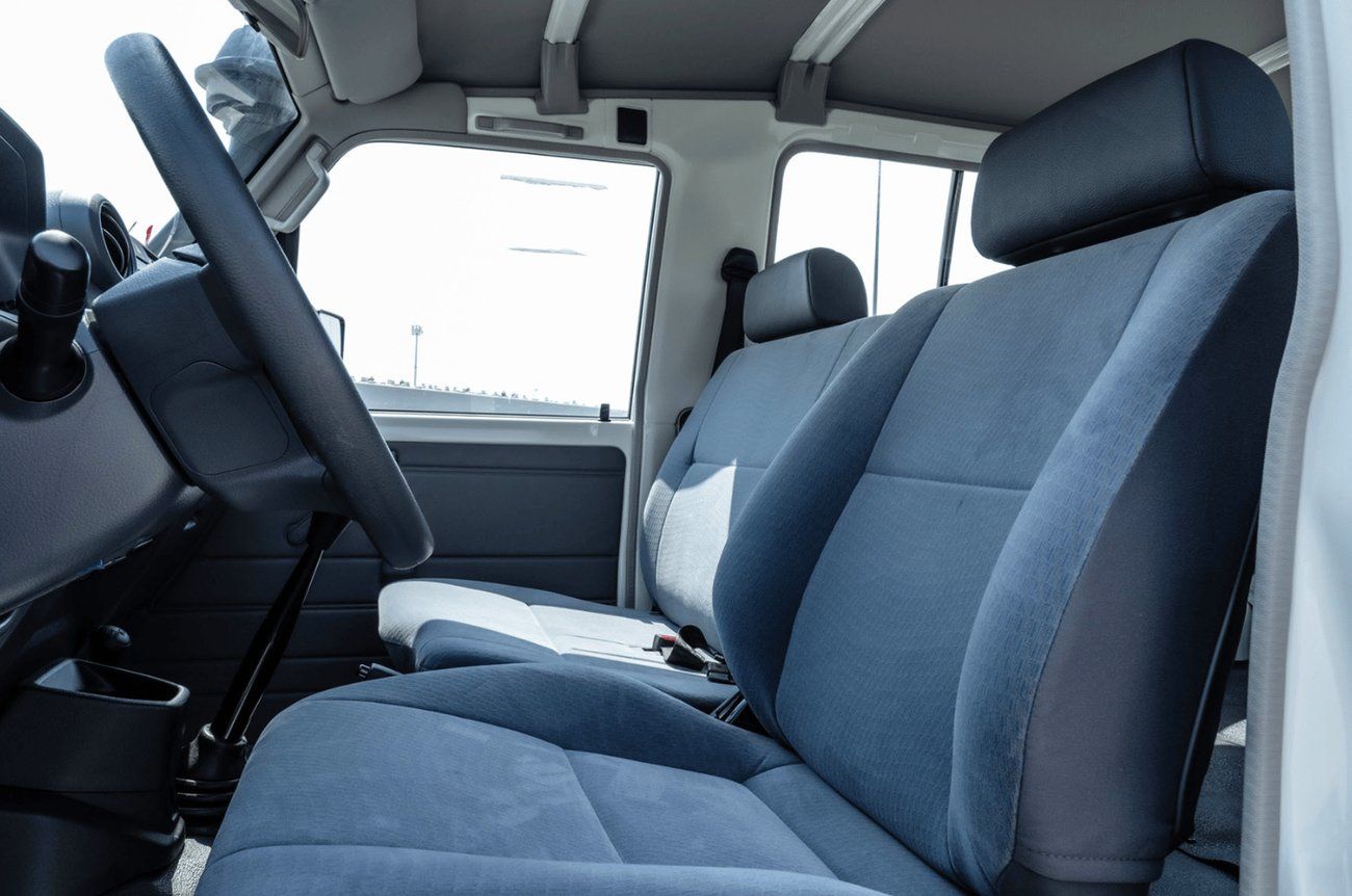 Toyota Land Cruiser 70 ECT0126 - 2025 Toyota LC78  Hardtop 3 Doors - 4.2L Dsl Mt Std White