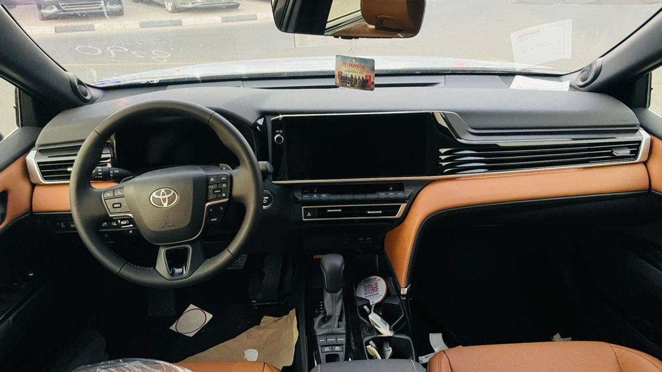 تويوتا كامري CAMRY 2.5 HYBRID LUMEIR