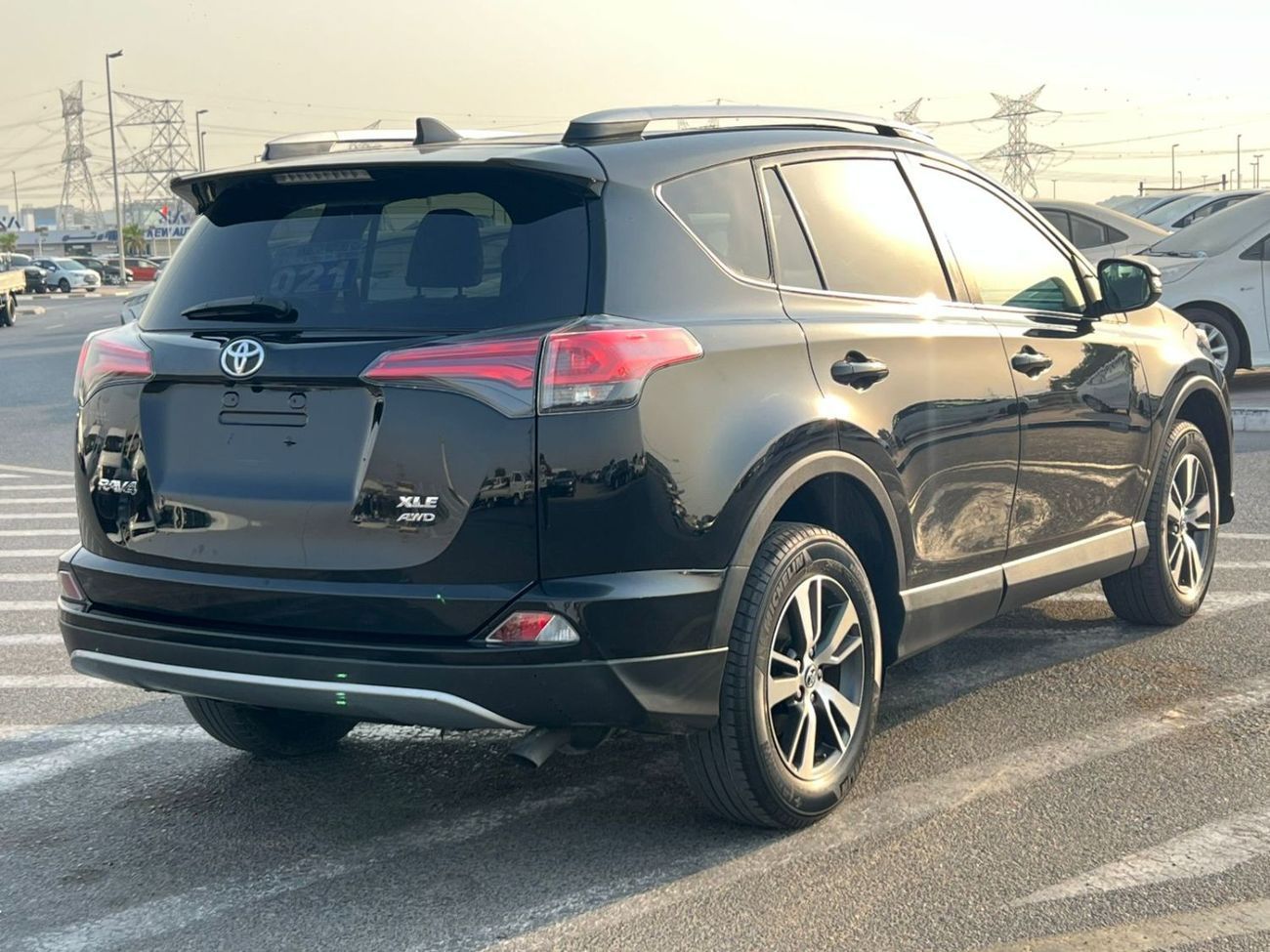 Toyota RAV4 2018 Toyota RAV4 XLE - 2.5L V4-RearCam-AWD 4x4 - Push Start -Leather seat Sunroof - Mileage-