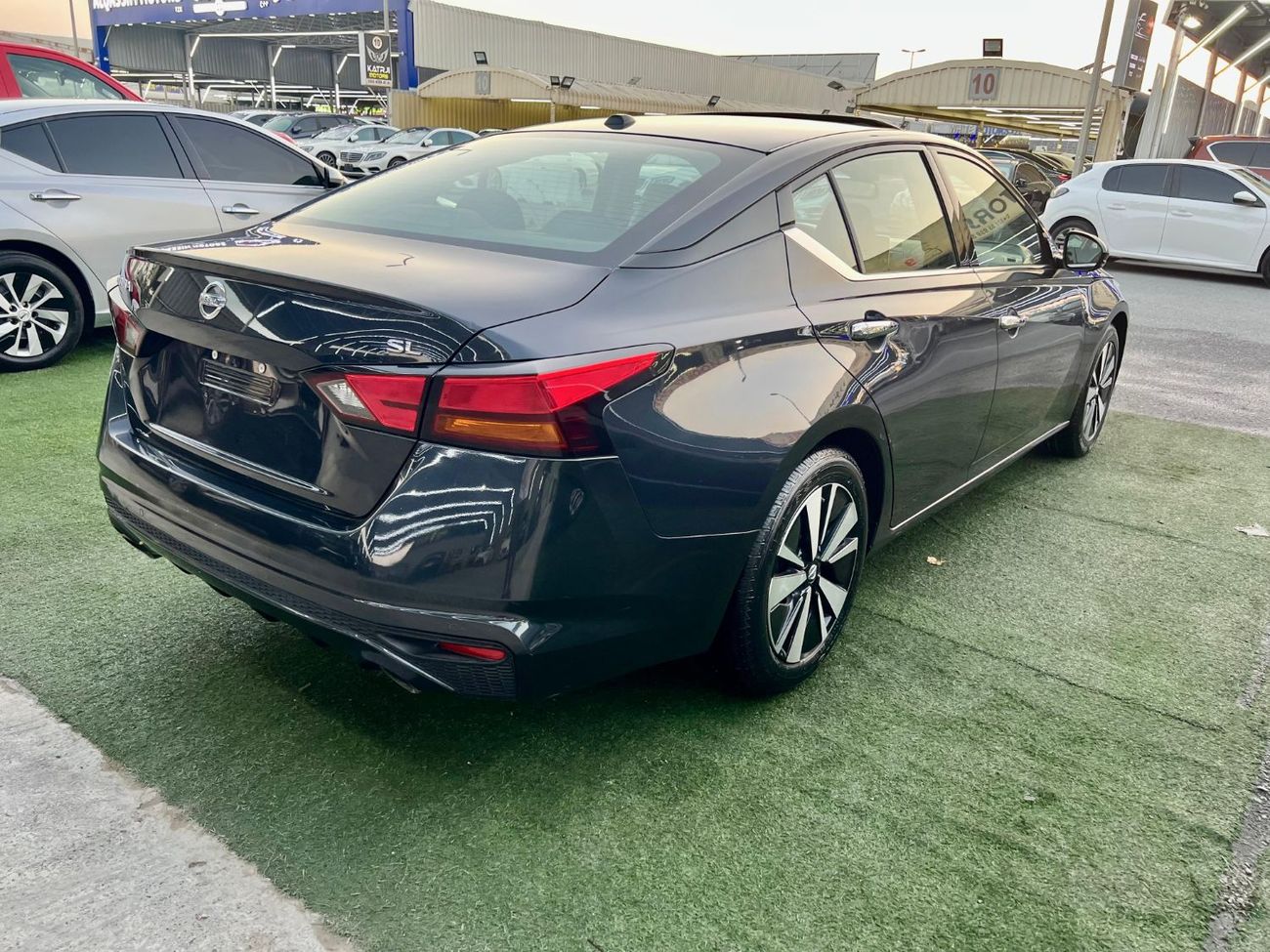 Nissan Altima SL 2.5L full option auto drive warranty one year