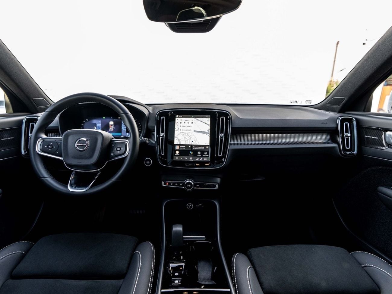 فولفو XC 40 ULTIMATE DARK Volvo XC40 2024