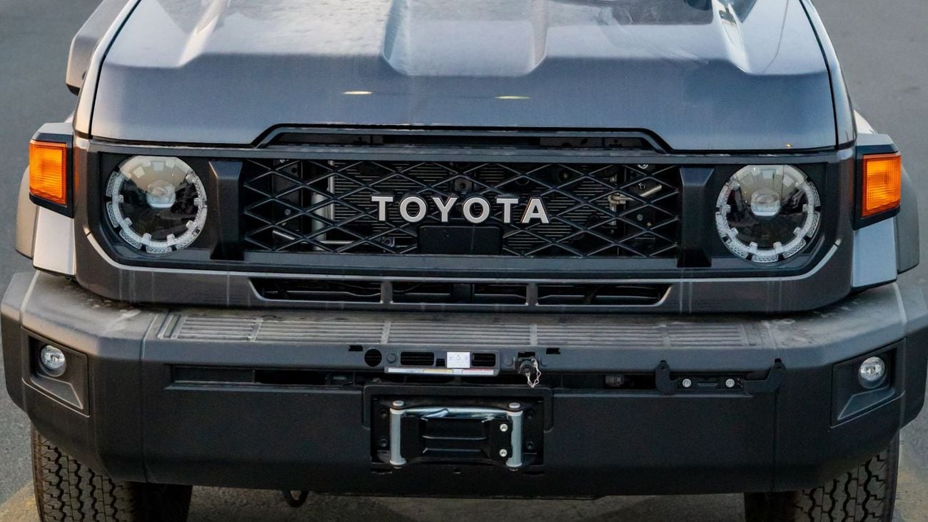 تويوتا لاند كروزر بيك آب 79 DC V6 4.0L Petrol Z1 A/T 2025YM