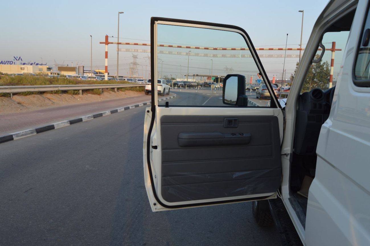 Toyota Land Cruiser Toyota Land Cruiser Hard Top 3 Door Year: 2025 Color: White