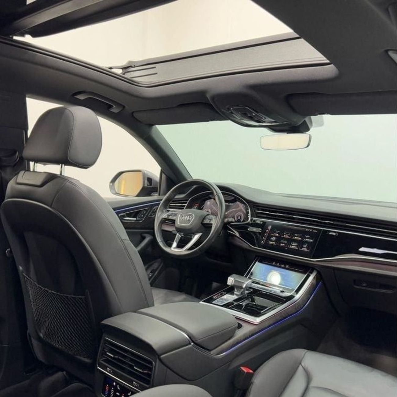 Audi Q8 55 TFSI quattro S-Line 3.0L (340 HP) 2020 Audi Q8 S-Line 55TFSI Quattro, Warranty, Full Service Hist