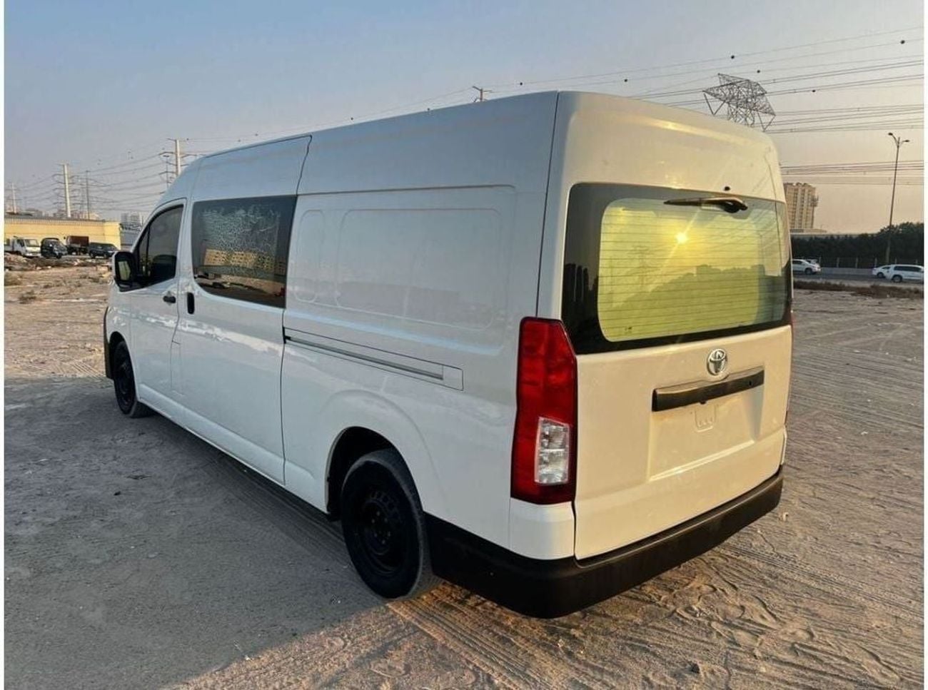 Toyota Hiace DLS - STD ROOF Diesel 2.8 Liter Right Hand Drive Automatic Gear