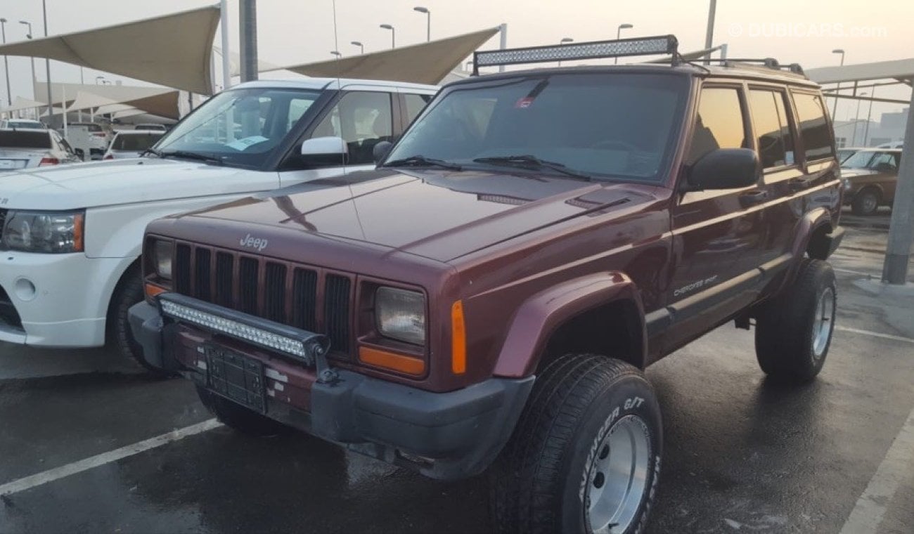 Jeep Cherokee model 2000