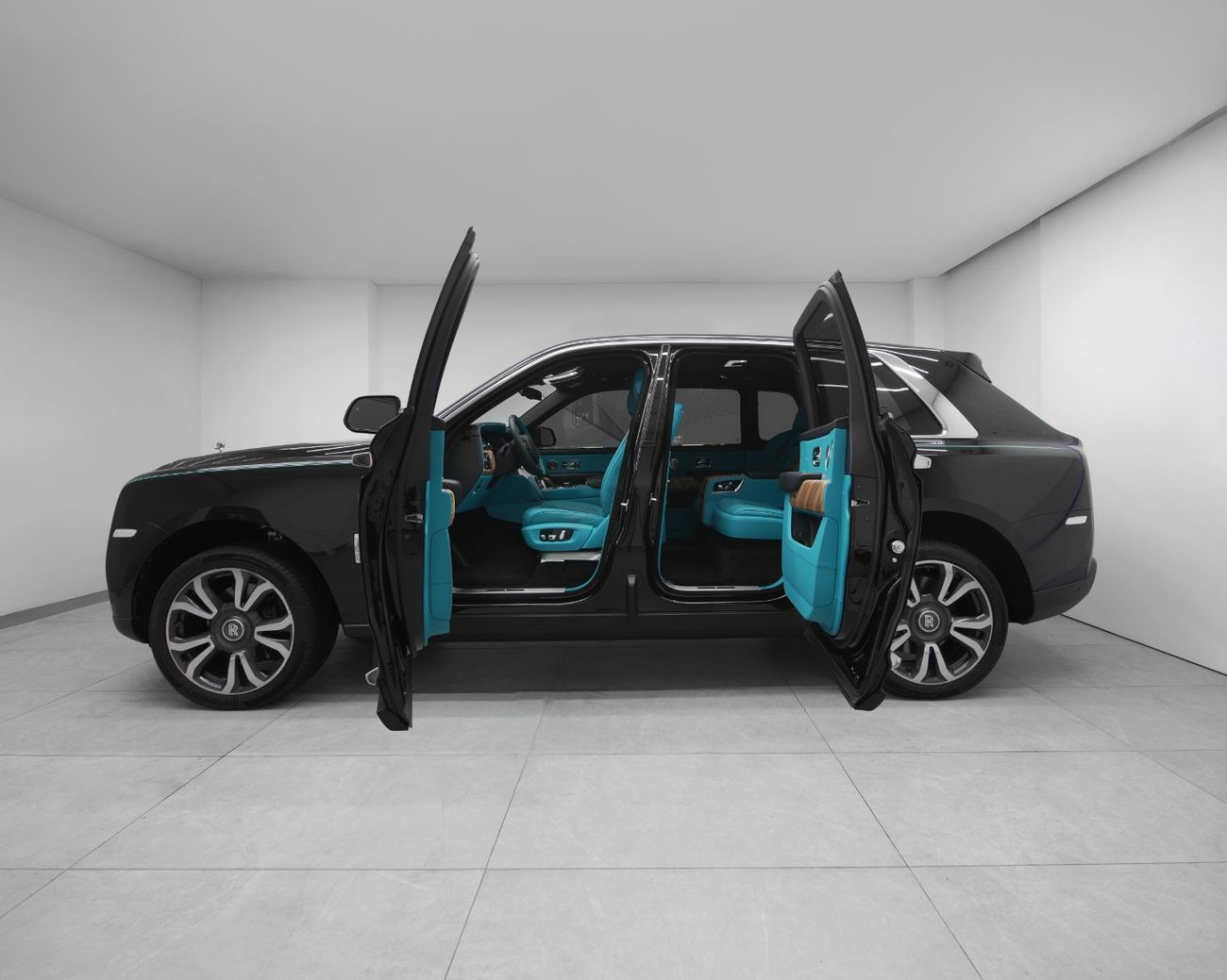 Rolls Royce Cullinan STANDARD Certified Pre-Owned | Warranty & Service