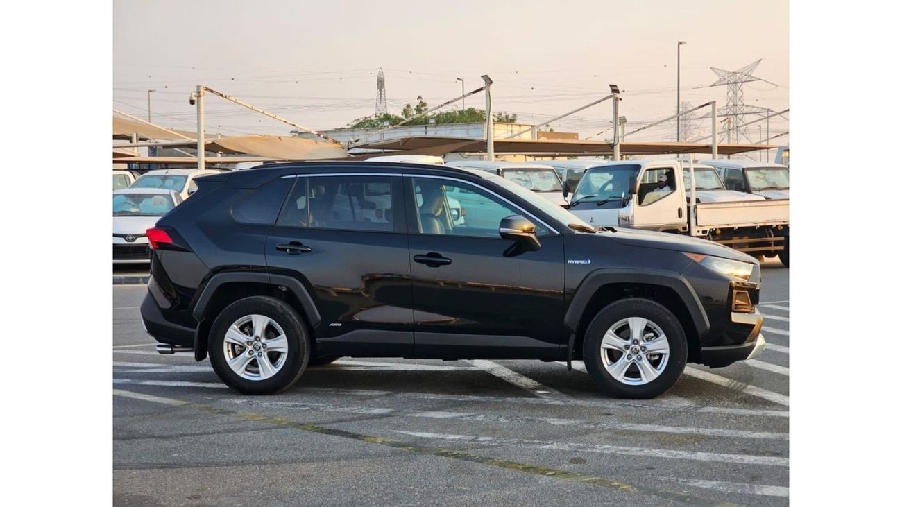 Toyota RAV4 “Offer”2021 Toyota Rav4 XLE AWD Hybrid Full Option 2.5L V4 - AWD 4x4 --UAE PASS