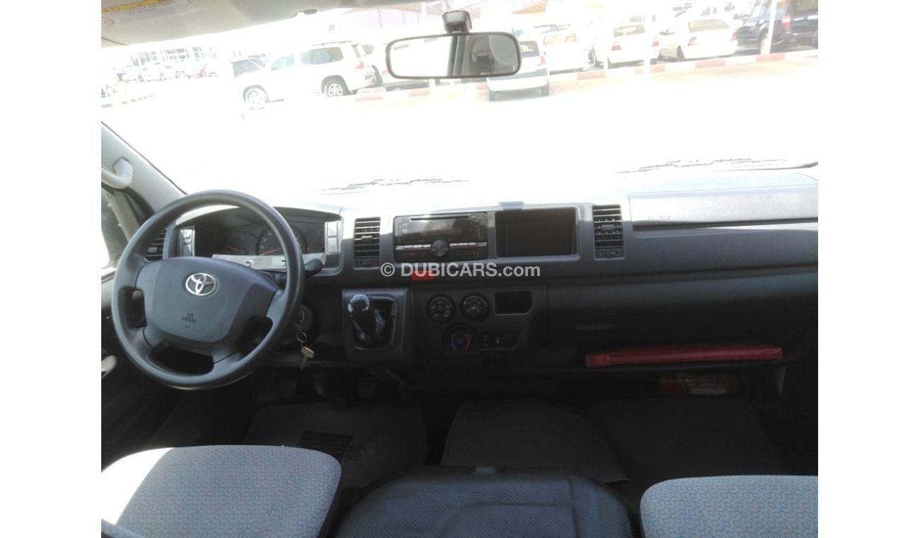 Toyota Hiace Toyota haice 2016 hi roof very celen car