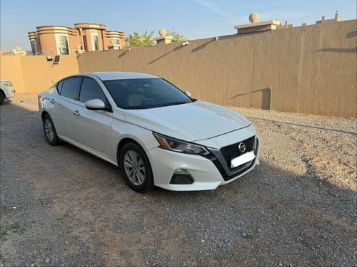 نيسان ألتيما