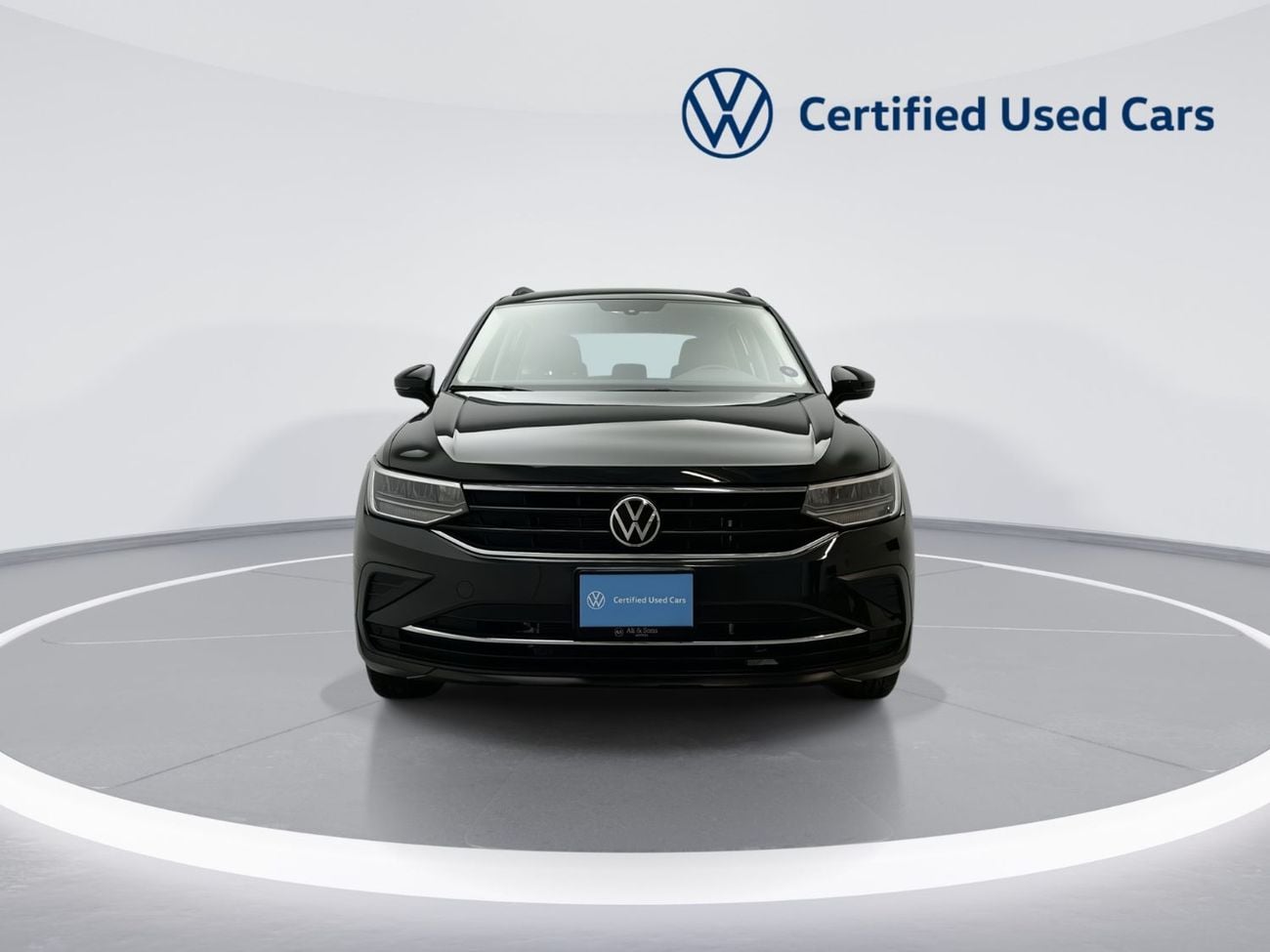 Volkswagen Tiguan LIFE 1.4L | Rear Camera | Spacious SUV | Well Maintained