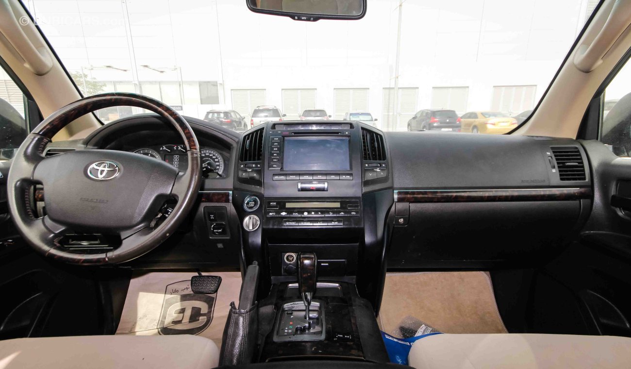 Toyota Land Cruiser GXR V8