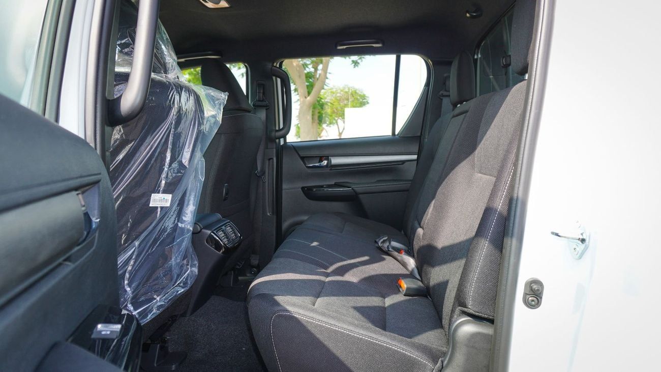Toyota Hilux ECTAGR007 – 2025 Toyota Hilux Double Cab - Adventure – 4.0L Petrol Auto – White