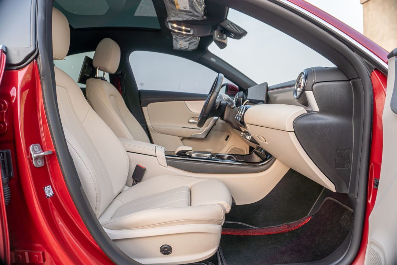 Mercedes-Benz CLA 250 Std 2.0L (221 HP)