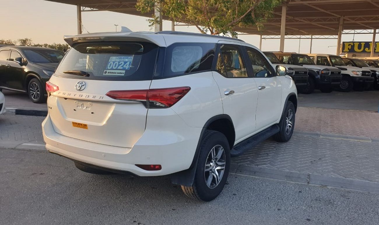 Toyota Fortuner 2.7L 4WD (PETROL)